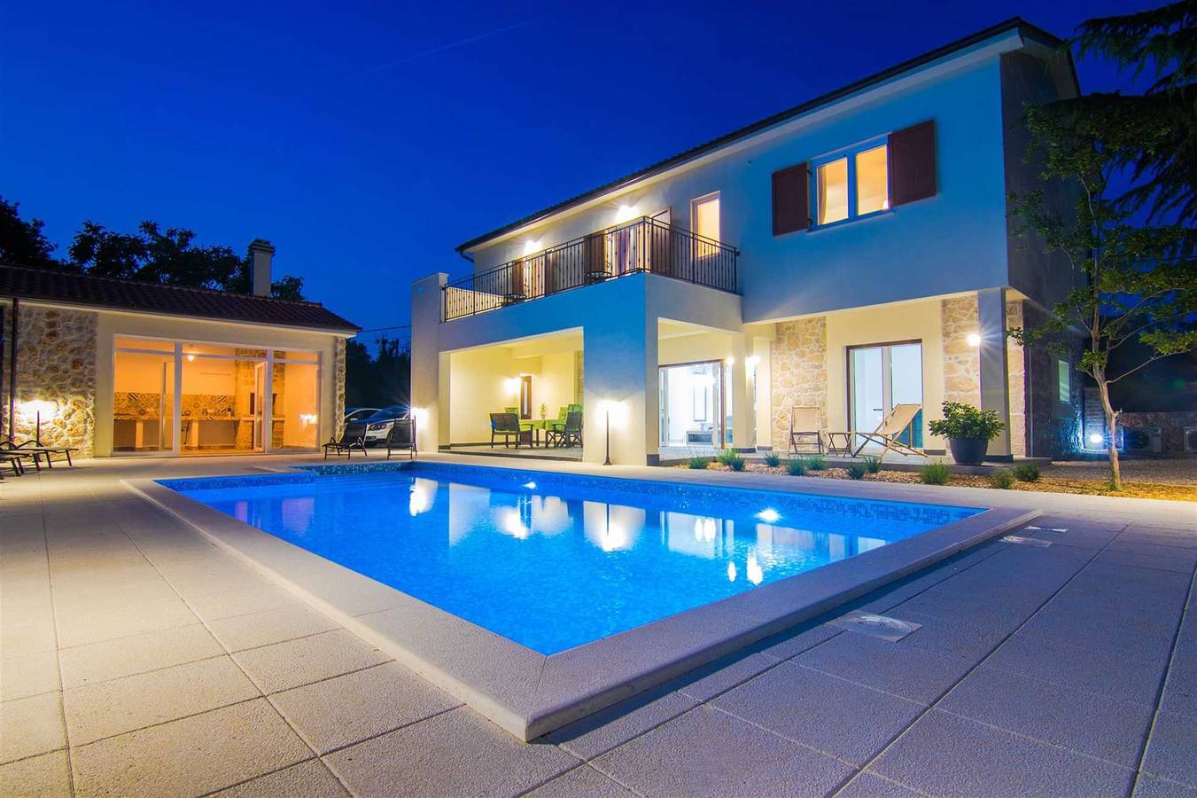 Villa Cedar mit großem Pool und Sommerküche in Gostinjac, Krk