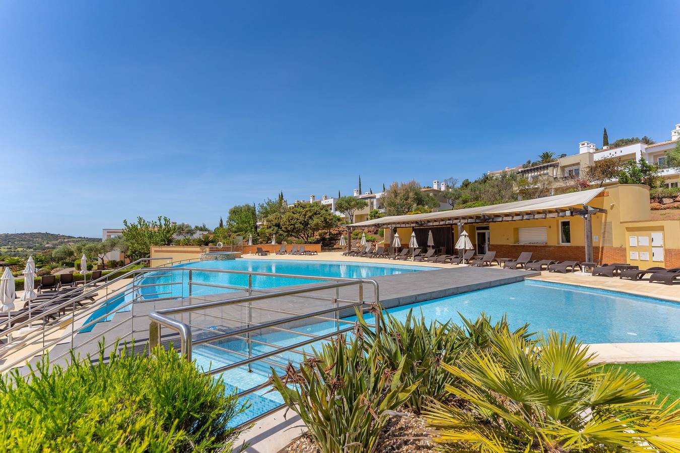 Ganze Wohnung, Ferienwohnung für 4 Personen mit Garten in Mexilhoeira Grande, Faro Distrikt