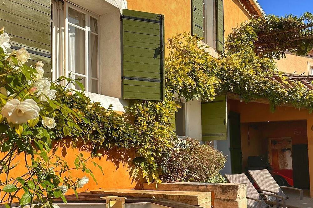 Les Trois Terrasses - A Memorable Vacation In A Charming Village House in Roussillon, Parc naturel régional du Luberon