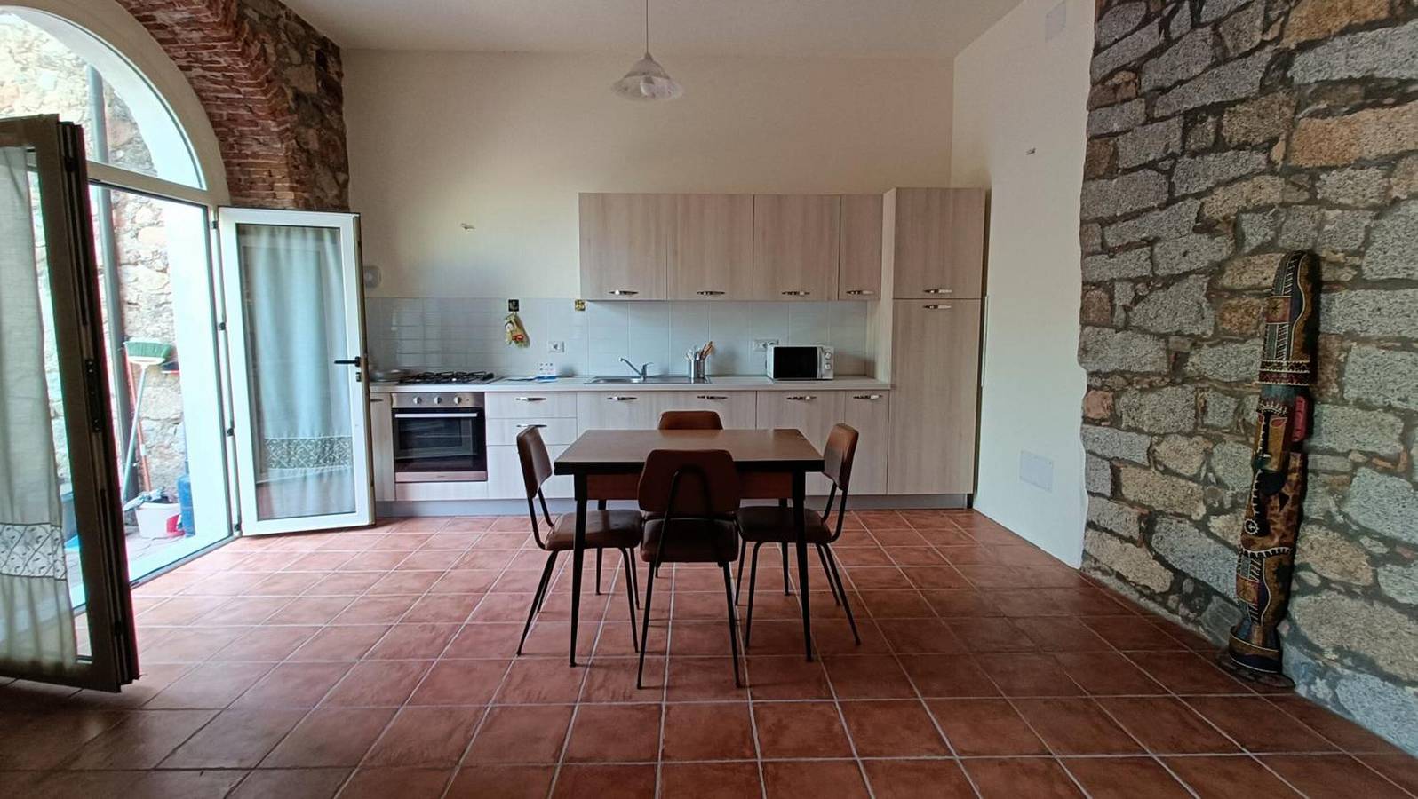 Appartamento intero, Appartamento 'Zia Zaira' con Giardino Privato, Wi-Fi e Aria Condizionata in Bari Sardo, Provincia di Ogliastra