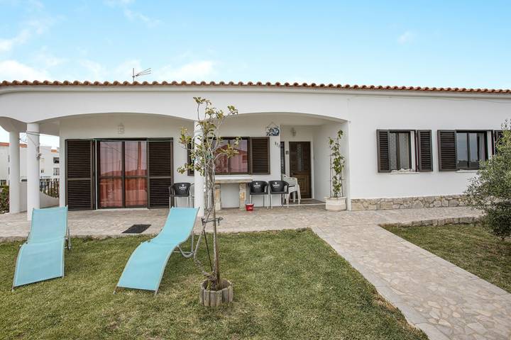 Location de vacances pour 6 personnes, avec Balcon et Jardin dans Arrifana