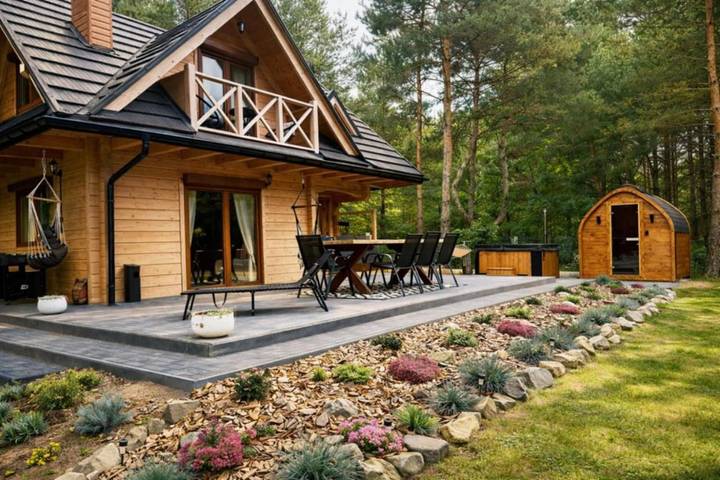Gîte pour 8 personnes, avec sauna ainsi que vue et jardin, animaux acceptés dans Radawa