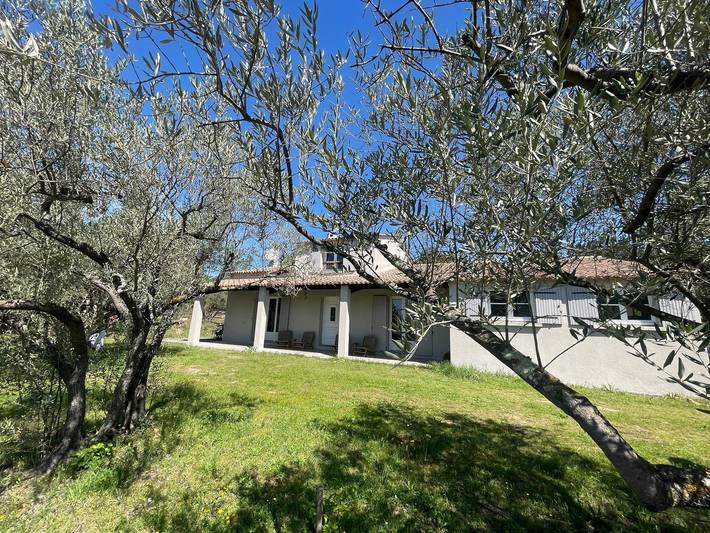 Gîte pour 10 personnes, avec piscine