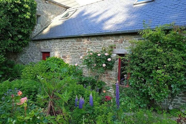 Gîte pour 3 personnes, avec jardin à Bonnemain