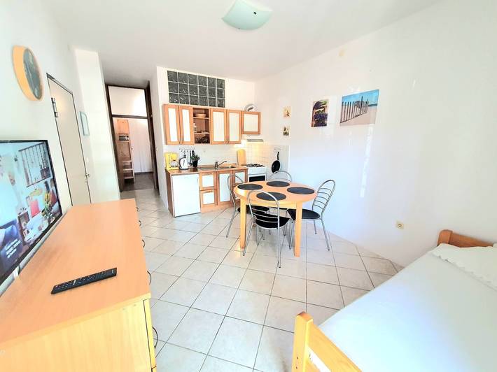 Appartement entier, Appartement de vacances pour 3 personnes avec balcon/terrasse in Baška, Krk