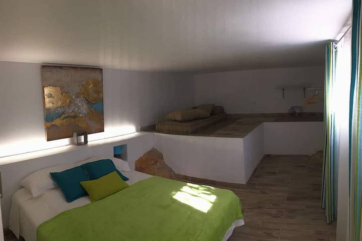 Villa komplett in Frieden renoviert, 100 m vom Meer entfernt und in der Nähe der Strände in Torredembarra, Costa Dorada