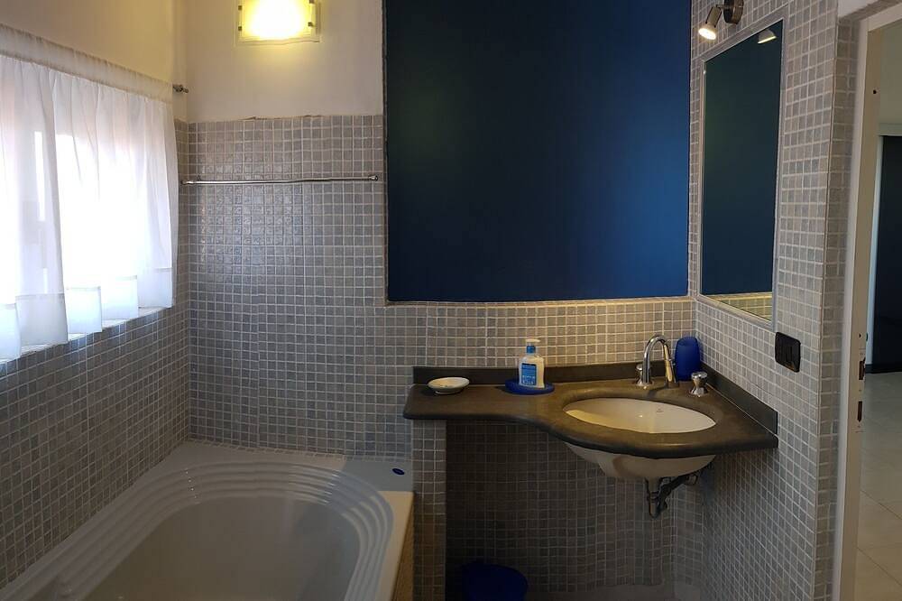 Ganze Wohnung, Das Meer. hoch, modernes Loft, Autos und Kiefernwald Ort in Fiumaretta di Ameglia, Ameglia Gemeinde