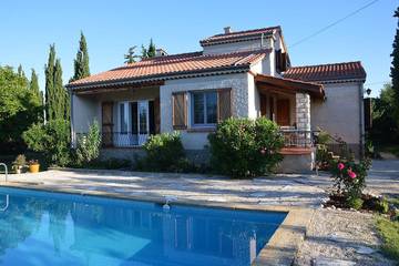 Cottage pour 8 personnes, avec jardin et terrasse à Puimoisson