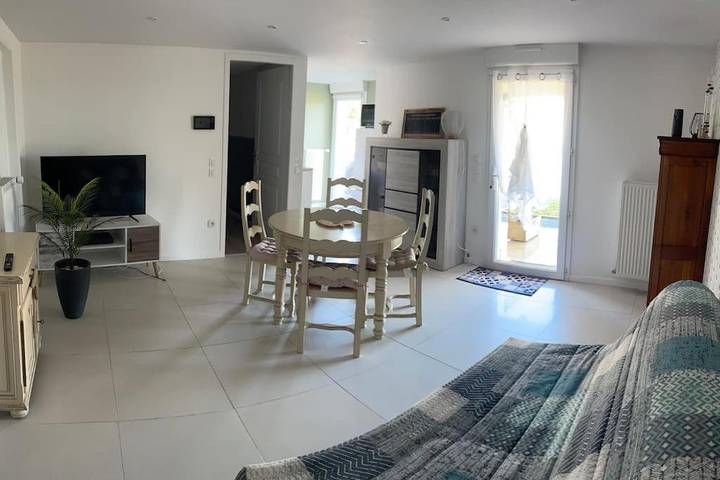 Gîte pour 4 personnes, avec terrasse et vue à Les Châtelliers-Châteaumur