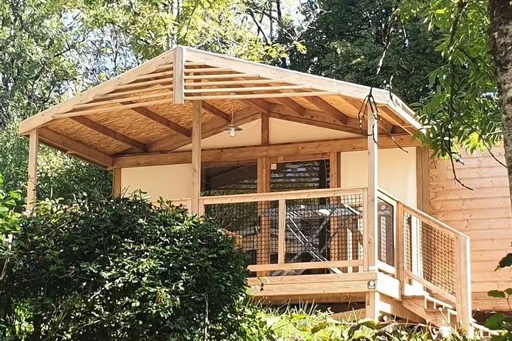 Gîte pour 5 personnes, avec piscine et terrasse, animaux acceptés