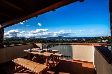 Gîte pour 6 personnes, avec terrasse et vue sur l’océan à Porto Rotondo