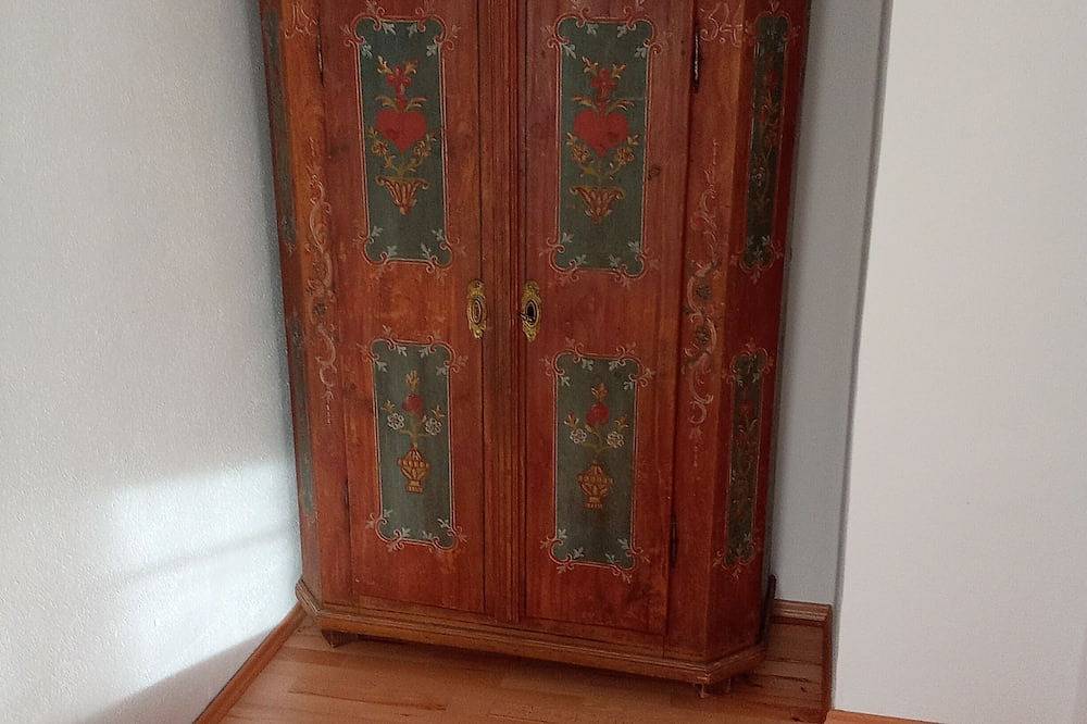 Ganze Wohnung, Starnberger See: Maisonette mit Kaminöfen, Balkon, Bädern in Münsing, Starnberger See