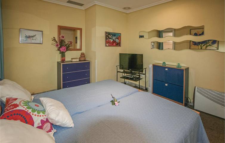 Apartamento vacacional entero, Apartamento junto al mar con terraza y aire acondicionado, a 1,5 km de la playa in Santa Pola, Costa Blanca