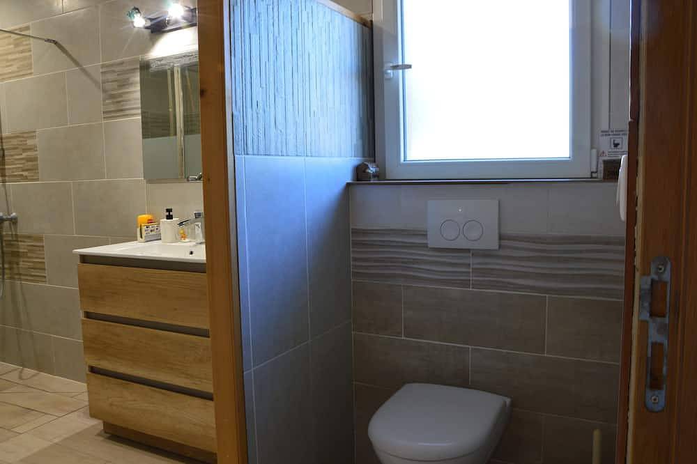 Ganze Wohnung, Cosy new apartment with wooded garden near Montauban town center in Montauban, Tarn-et-Garonne