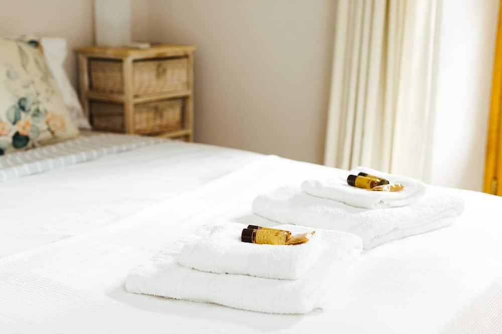 Spacious 7 bedroom air-conditioned villa with swimming pool in northern Tuscany in Licciana Nardi, Nationalpark Toskanisch-Emilianischer Apennin