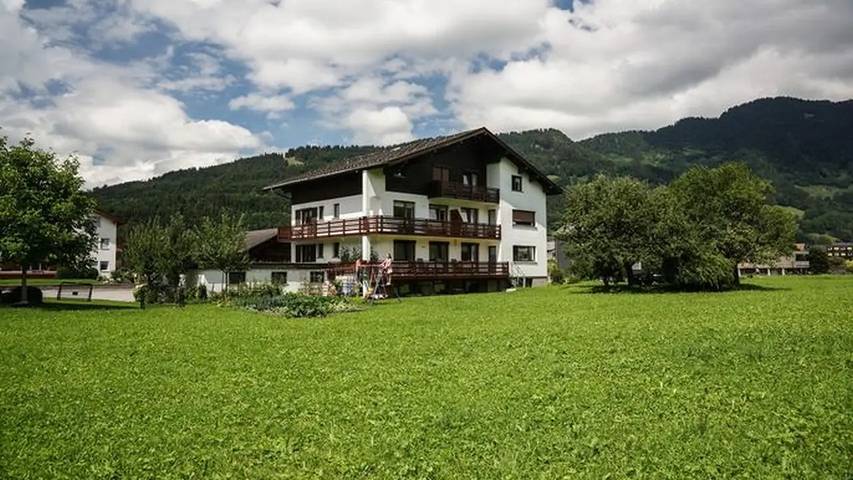 Gîte pour 4 personnes, avec jardin à Bezau