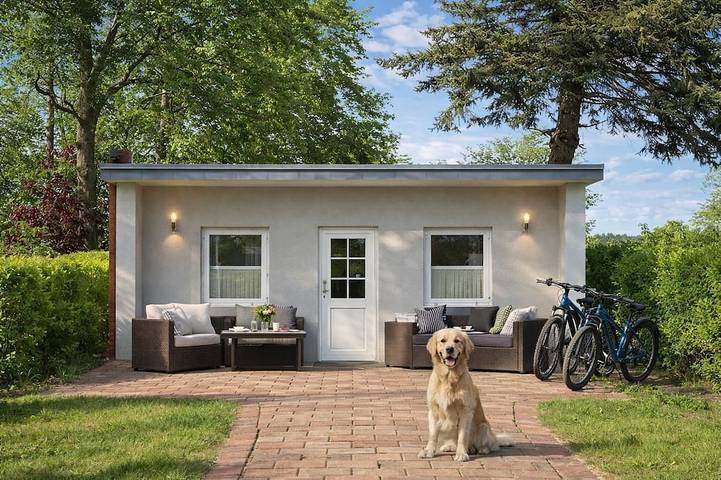 Bungalow für 3 Personen, mit Terrasse und Garten in Krakow am See