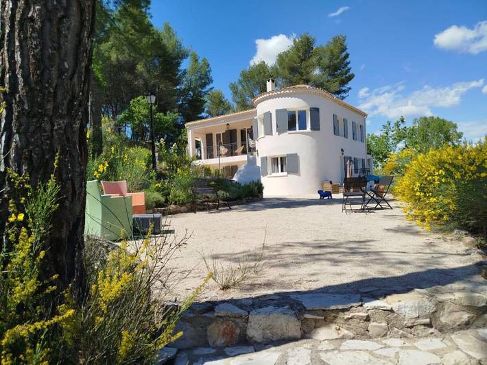 Gîte pour 2 personnes, avec piscine ainsi que vue et jardin à Le Puy-Sainte-Réparade - 2