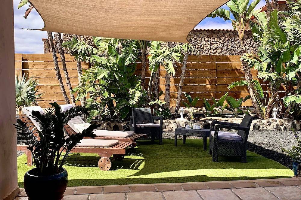 Spacious and independent villa with private garden in Lajares. in Lajares, La Oliva