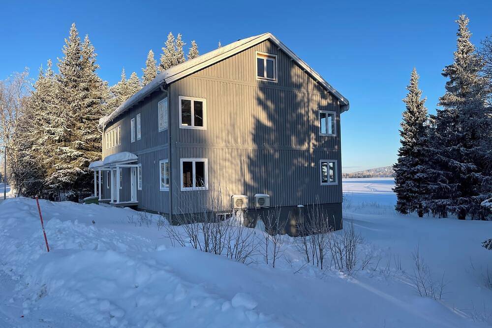 Lodge with lake view and Northern Lights. Close to hiking trails. in Norrbotten