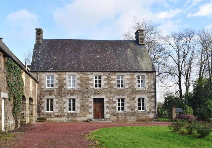 Location de vacances pour 7 personnes, avec vue ainsi que piscine et jardin à Le Mesnil-Amand