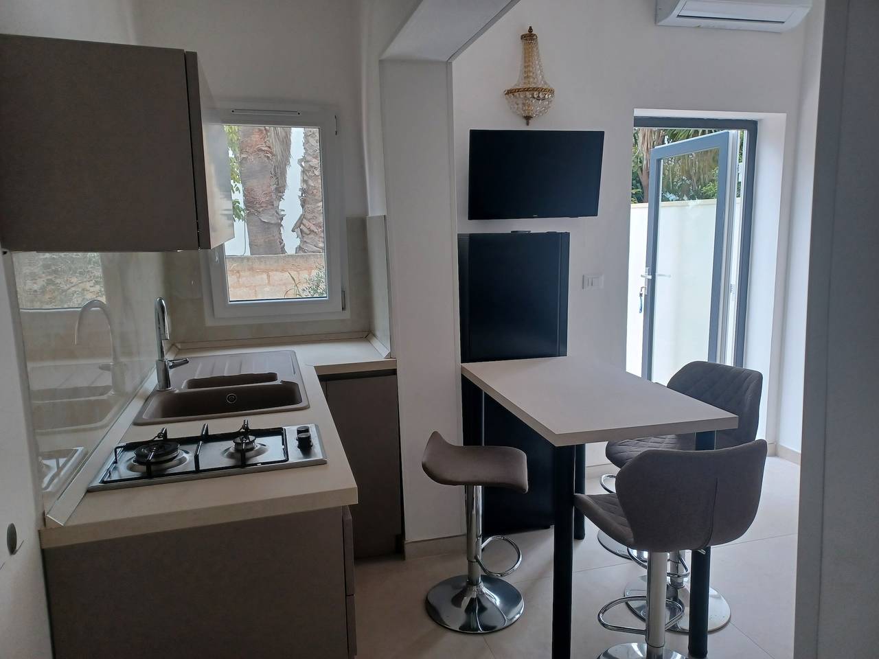Casa Favolosa fino a 4 persone vasca e terazzo privati tra ulivi e mare in Nardò (comune), Golfo di Taranto
