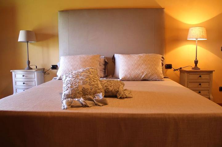 Casa Loretta luxury villa with swimming pool and whirlpool in Montecatini Terme, Provincia di Pistoia