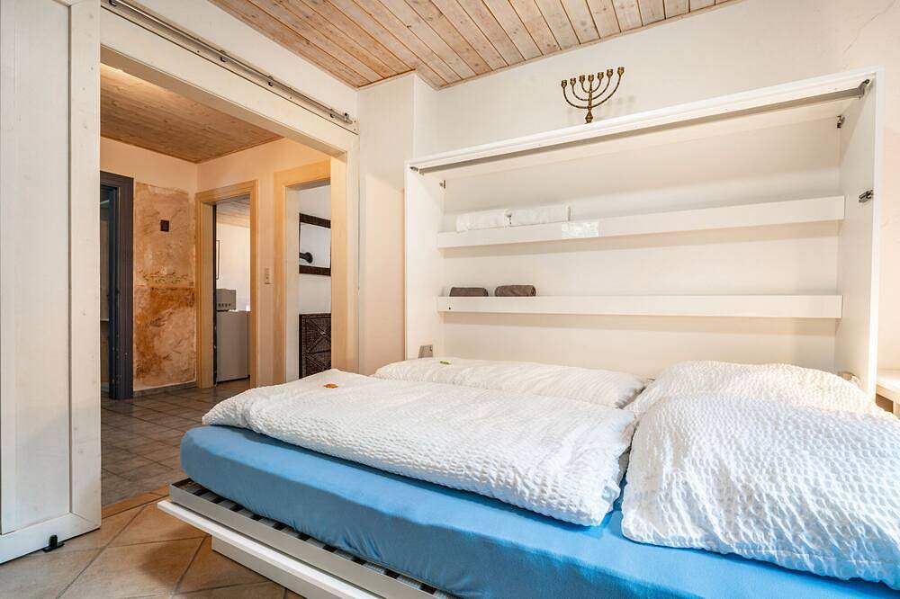 Ganze Wohnung, Apartment 'Alte Polizeistelle Ferienwohnung 2' mit privater Terrasse, privatem Garten und Wlan in Tammensiel, Pellworm