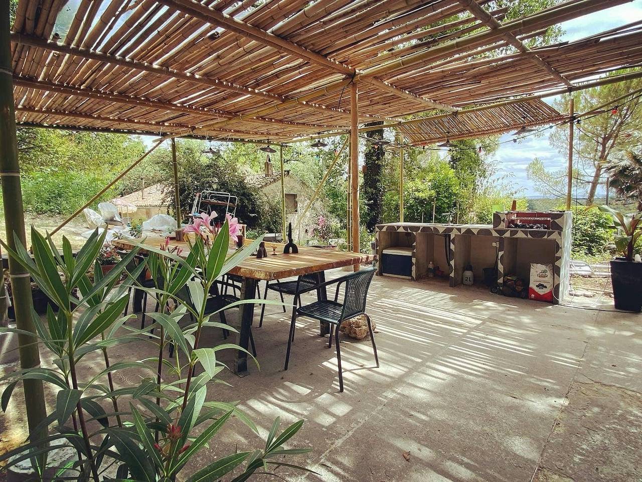 Artist's home near medieval villages in Beaugas, Villeneuve-sur-Lot region