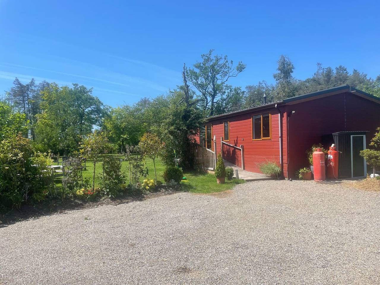Country lodge retreat with hot tub in Nidderdale AONB
