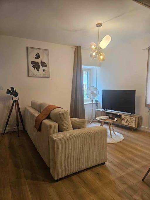Gîte pour 7 personnes, avec Balcon et Terrasse ainsi que Jardin et Vue à Vertrieu - 4