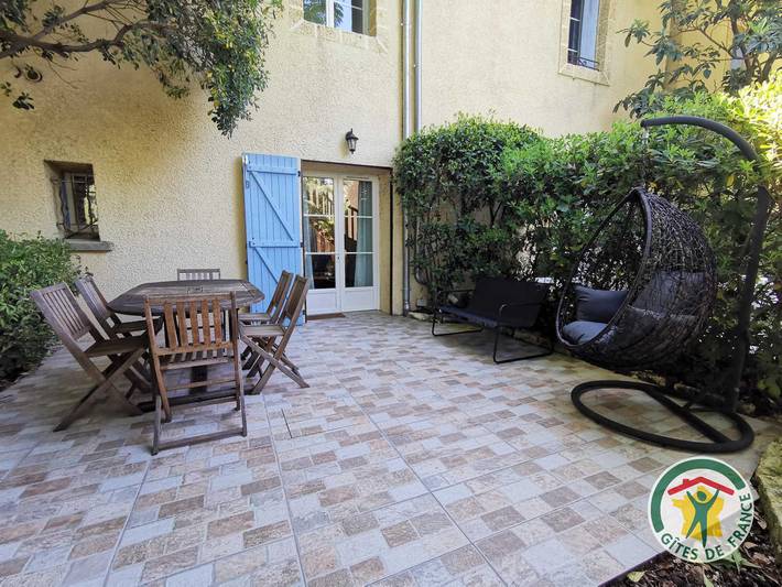 Gîte pour 5 personnes, avec Jacuzzi et Terrasse ainsi que Jardin et Piscine