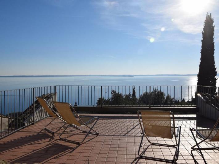 Ferienhaus für 12 Personen, mit Balkon und Terrasse sowie Garten in Garda