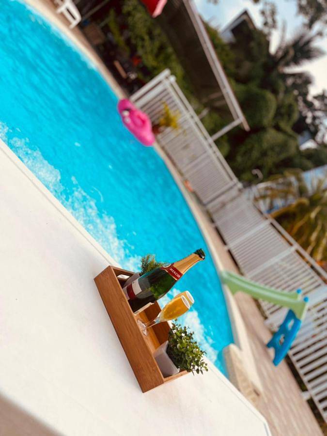 Location de vacances pour 8 personnes, avec piscine ainsi que jardin et vue à Goyave (Guadeloupe) - 3