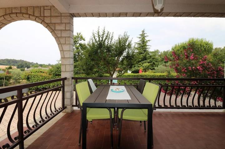Ferienwohnung für 7 Personen, mit Terrasse und Pool in Porec und Umgebung - 2