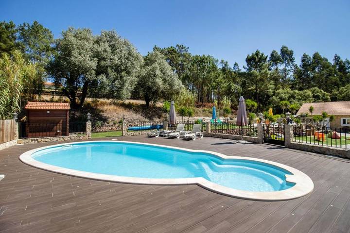 Bungalow para 2 pessoas, com jardim e piscina e ainda vista em Leiria distrito