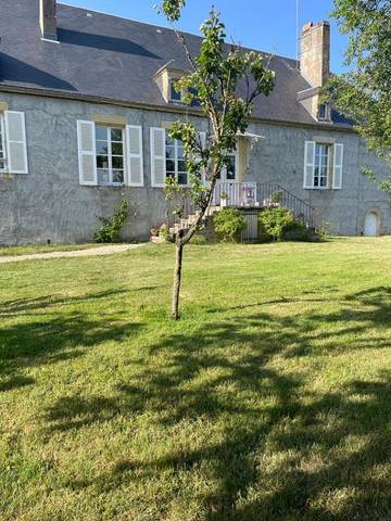Maison d’hôte pour 2 personnes, avec vue et piscine ainsi que terrasse et jardin dans Nièvre