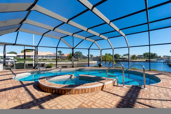Vacation rental for 8 people, with yard and pool, with pets in Punta Gorda