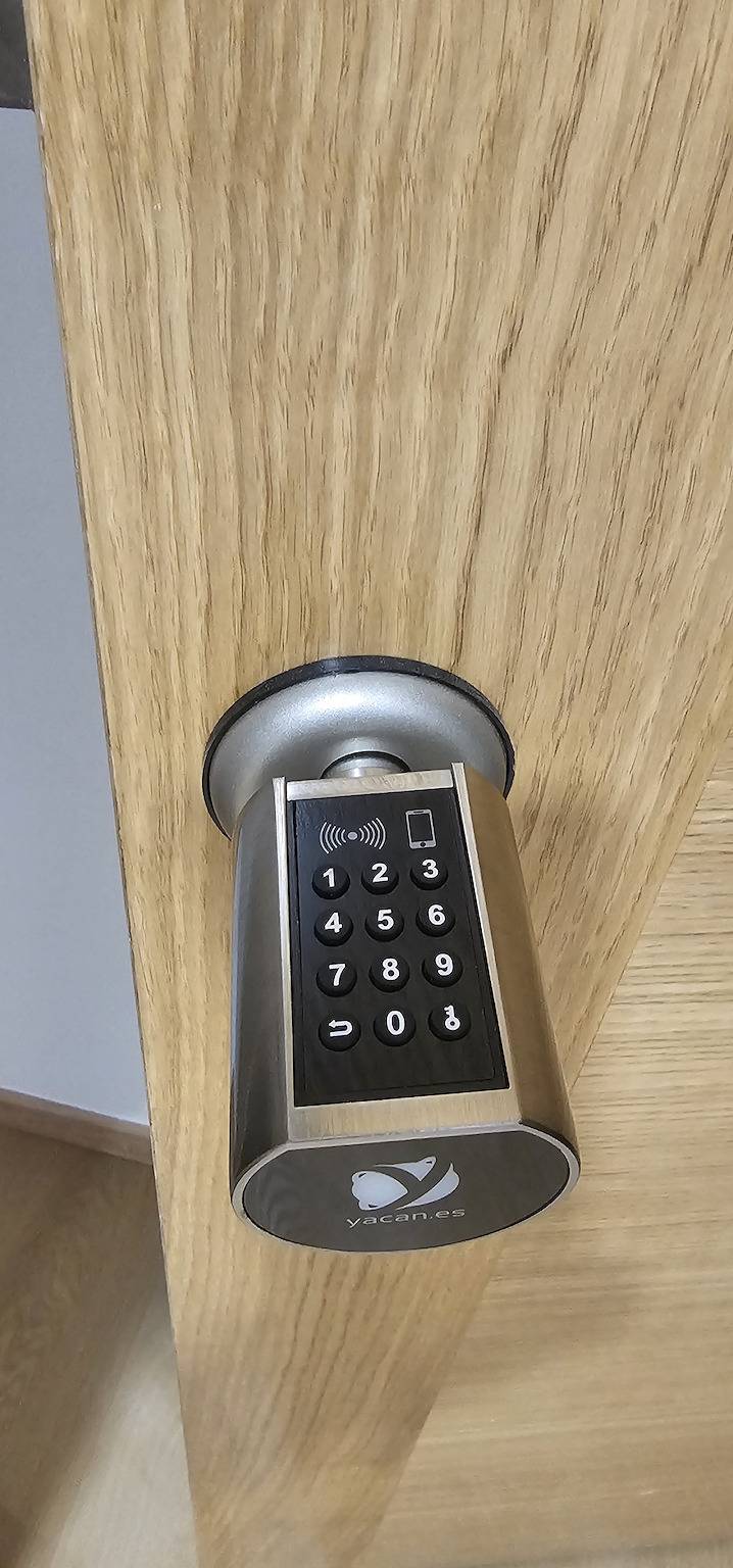 Entire holiday apartment, Vacansis  A Coruña Habitaciones Planta 2º nº1 in La Coruña, Galician Coast