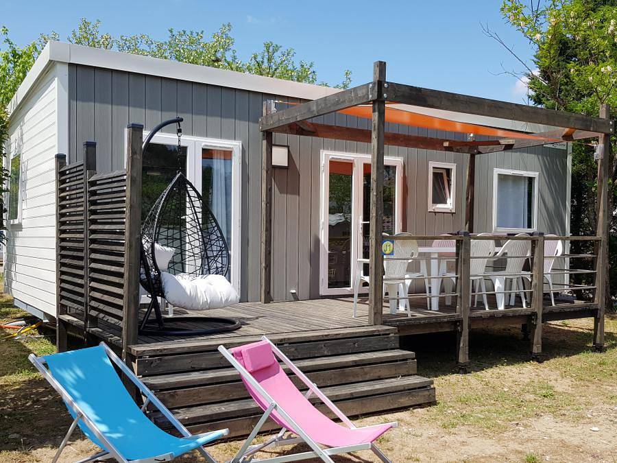 Flower Camping Le Riviera - Mobilhome 7 personnes - Premium Luxe 32m² 3 chambres + lit 160 + Tv + climatisation + Lv + Plancha à gaz in Sampzon, Ardèche