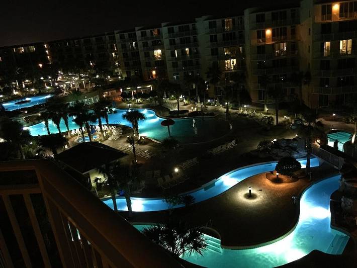 Vacation rental for 10 people, with hot tub and pool as well as balcony in Okaloosa Island