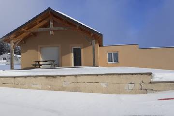 Gîte pour 8 personnes, avec terrasse et jardin à Saint-Front