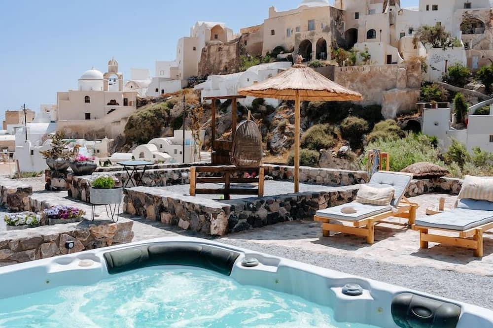 Rock Villa Myth - Private villa with hot tub in Emporio, Santorin