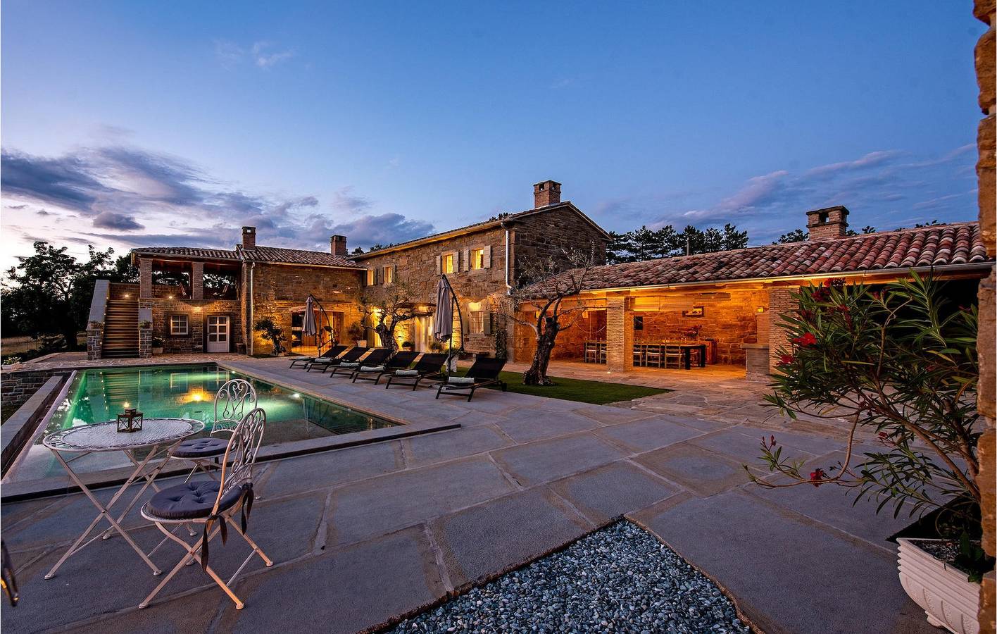 Geräumige 2-Zimmer-Wohnung mit Pool und Garage – WLAN inklusive! in Buzet, Zentralistrien