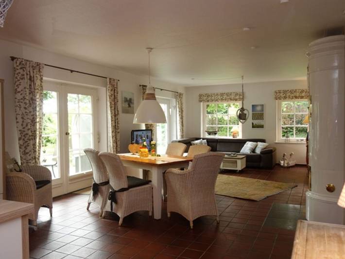 Ferienwohnung für 3 Personen, mit Terrasse und Garten in Oldsum - 2