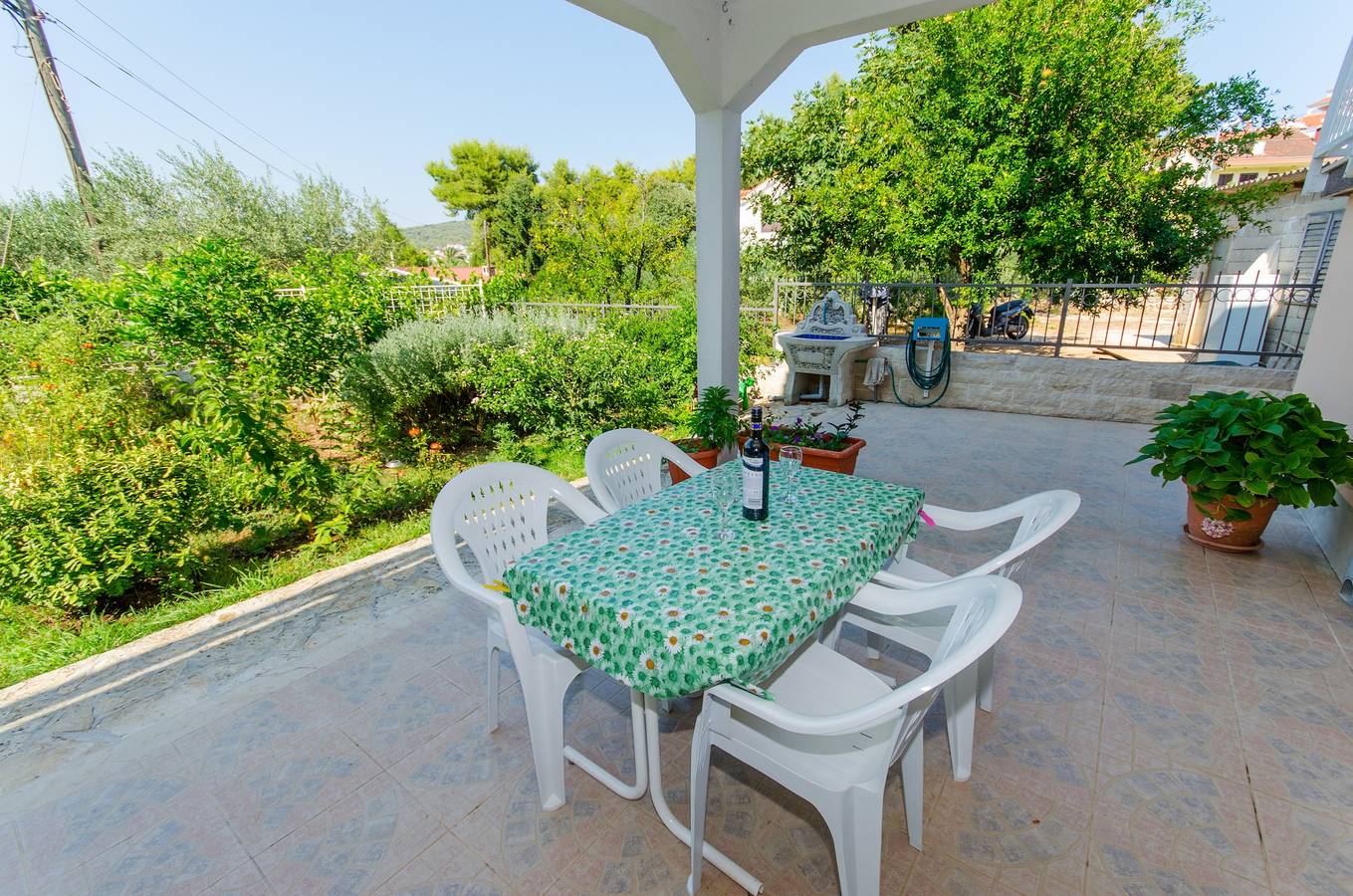 Entire apartment, One bedroom apartment with terrace Okrug Gornji, Čiovo A-8440-b in Okrug Gornji, Ciovo