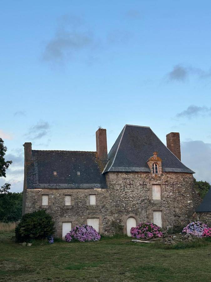 Location de vacances pour 8 personnes, avec terrasse, animaux acceptés à Lanmeur - 2