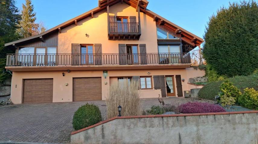 Chambre d’hôte pour 2 personnes, avec terrasse ainsi que vue et jardin à Wisembach