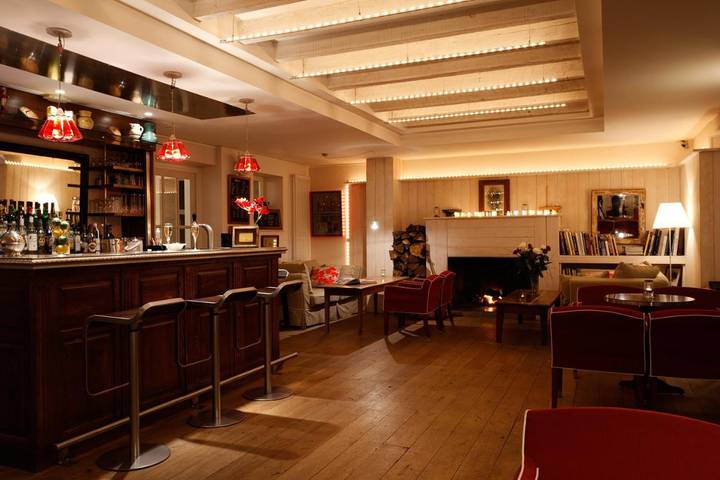 Hôtel pour 4 personnes, avec piscine et jardin, animaux acceptés