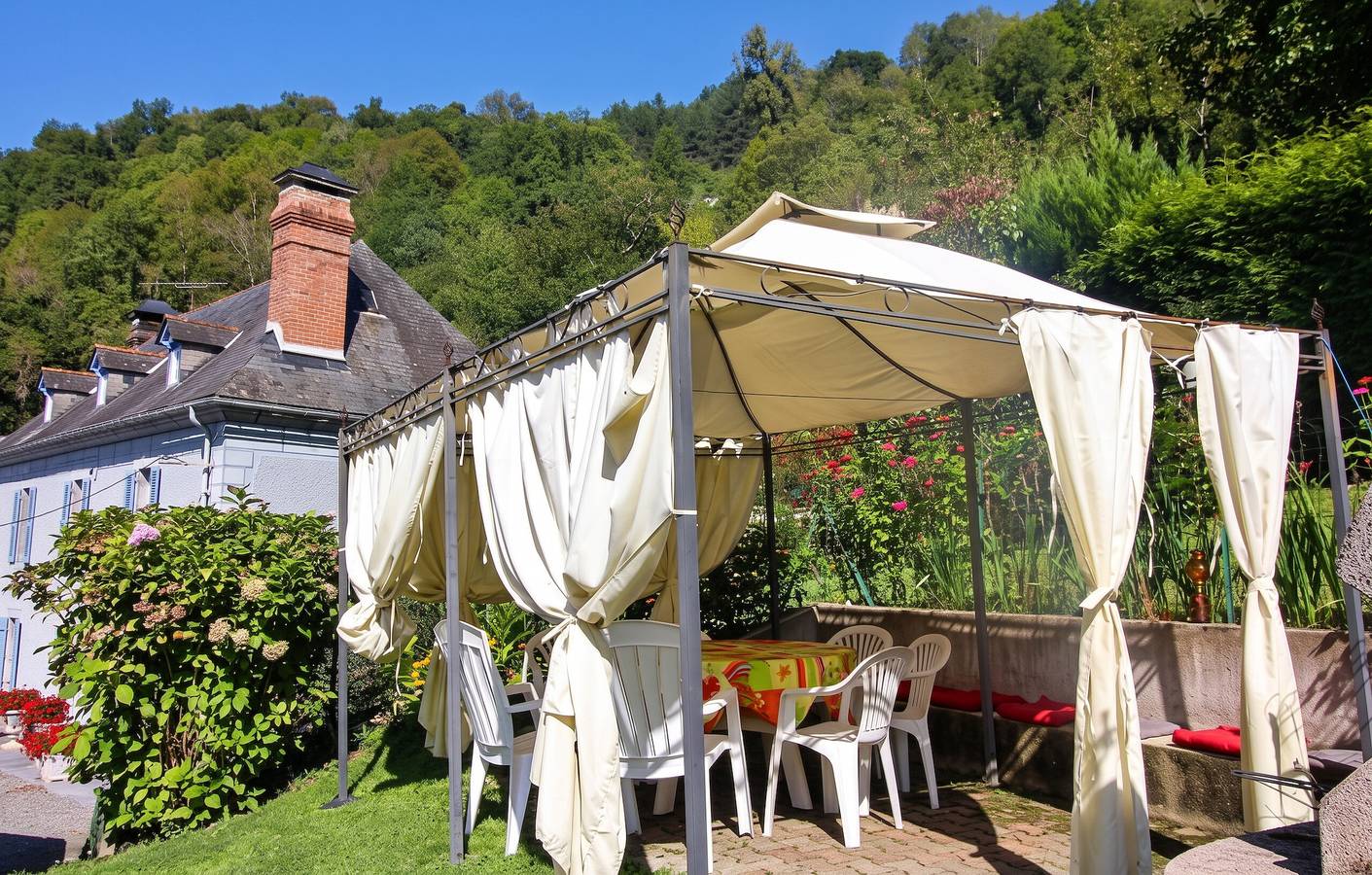 Appartement entier, Appartement charmant à Juncalas - 30 m² - Vue sur la montagne in Juncalas, Hautes-Pyrénées